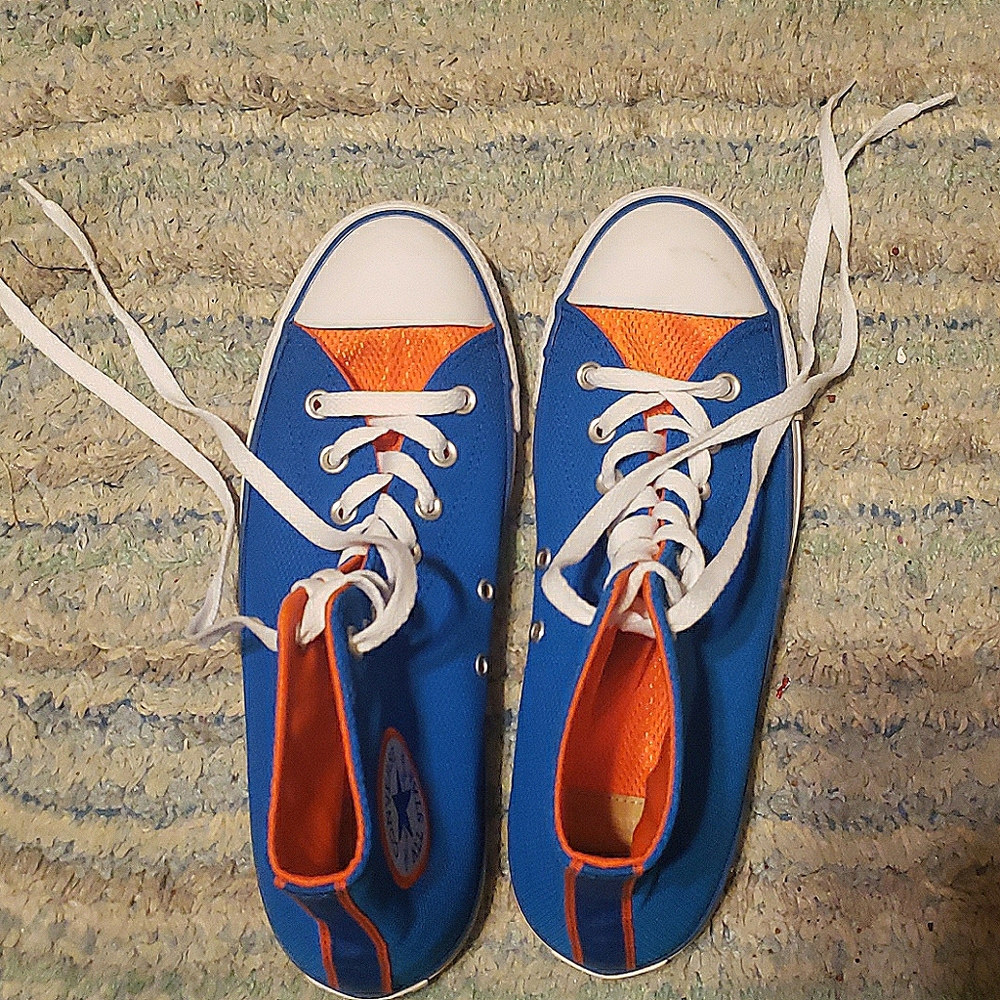 Size 10 women's  Converse all star high tops.